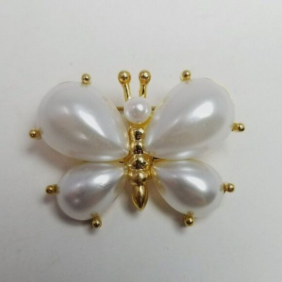 Vintage Butterfly Brooch, Faux Pearl Cabochon and Gold Tone Setting, Estate - Picture 6 of 6